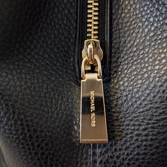 Low staet - Michael Kors - Black Small Tote with Crossbody Strap - EUC - Picture 4 of 10